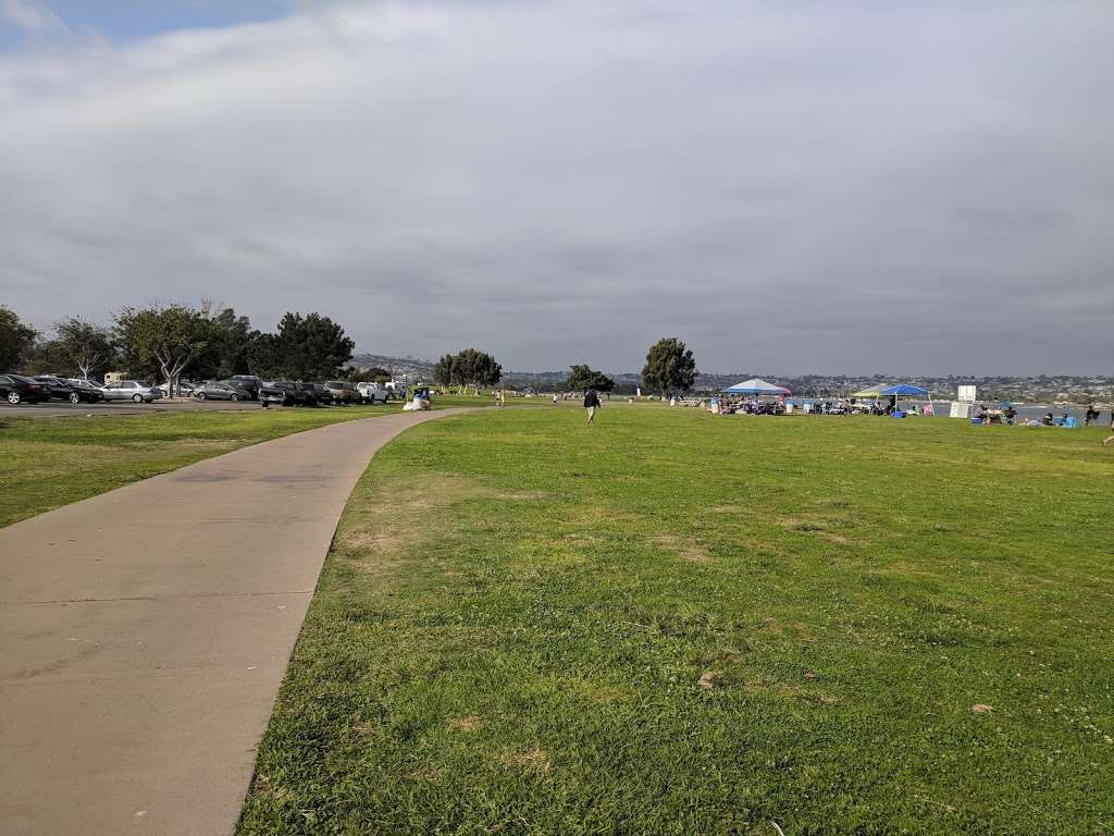 Crown Point Park | Crown Point Dr, San Diego, CA 92109, USA | Phone: (619) 525-8213