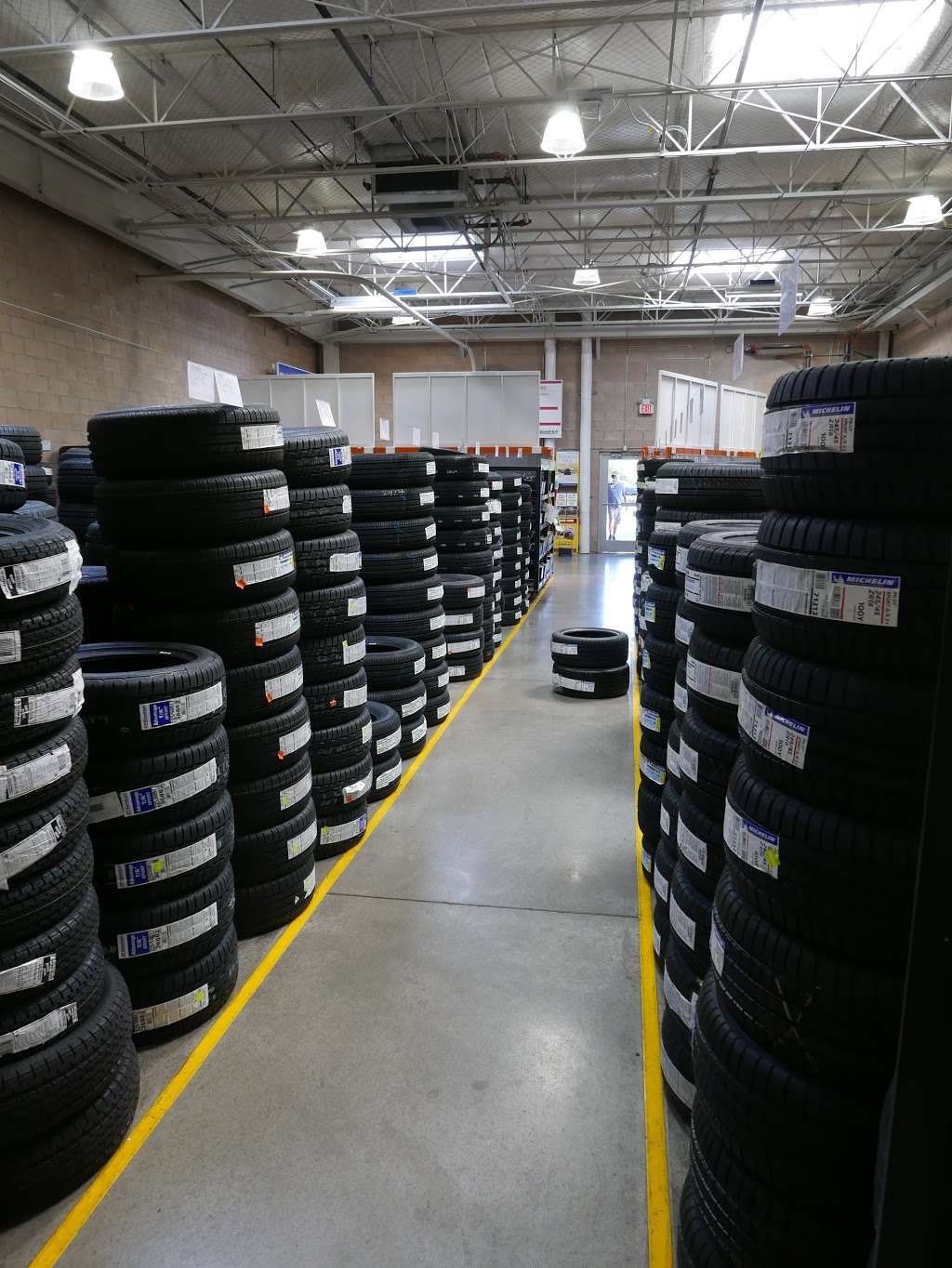 Costco Tire Center in 801 S Pavilion Center Dr, Las Vegas, NV 89144, USA