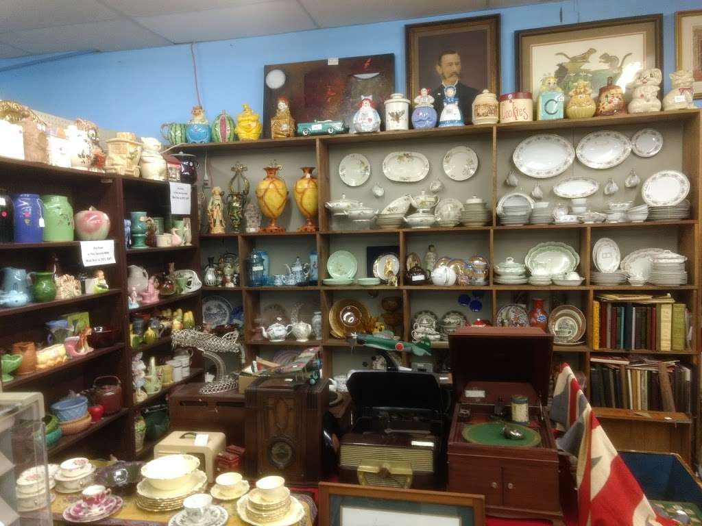 Resettlers Antique Mall | 1635 Salisbury Rd, Statesville, NC 28677, USA | Phone: (704) 872-6211