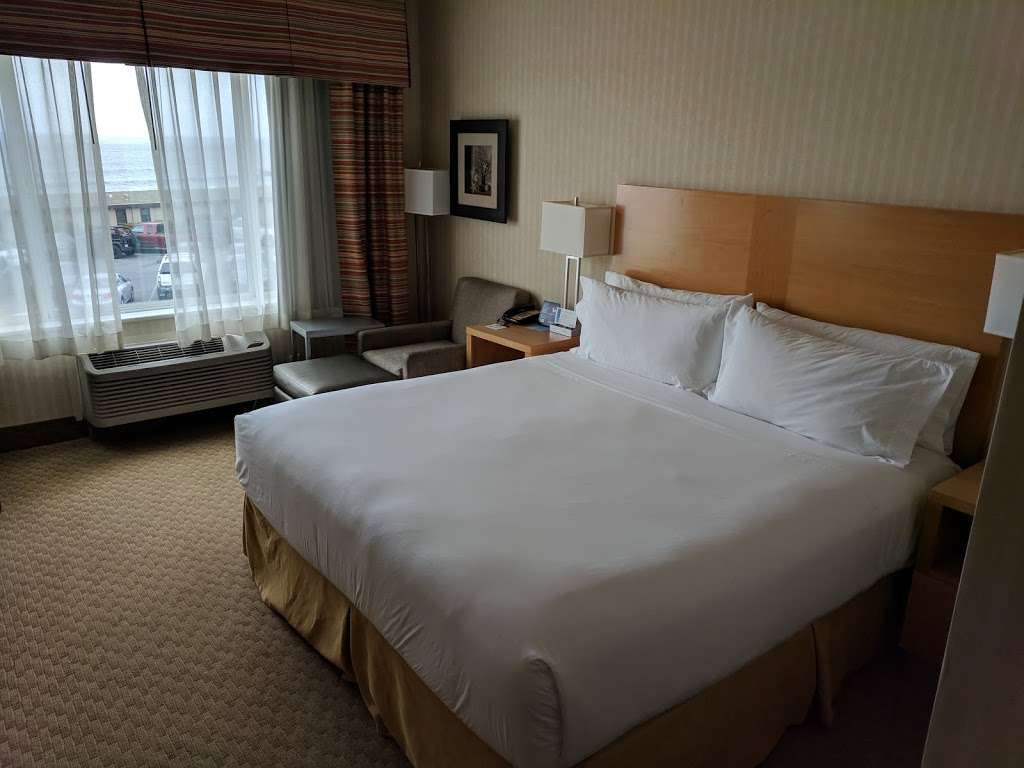 Holiday Inn Express & Suites Pacifica | 519 Nick Gust Way, Pacifica, CA 94044, USA | Phone: (650) 355-5000