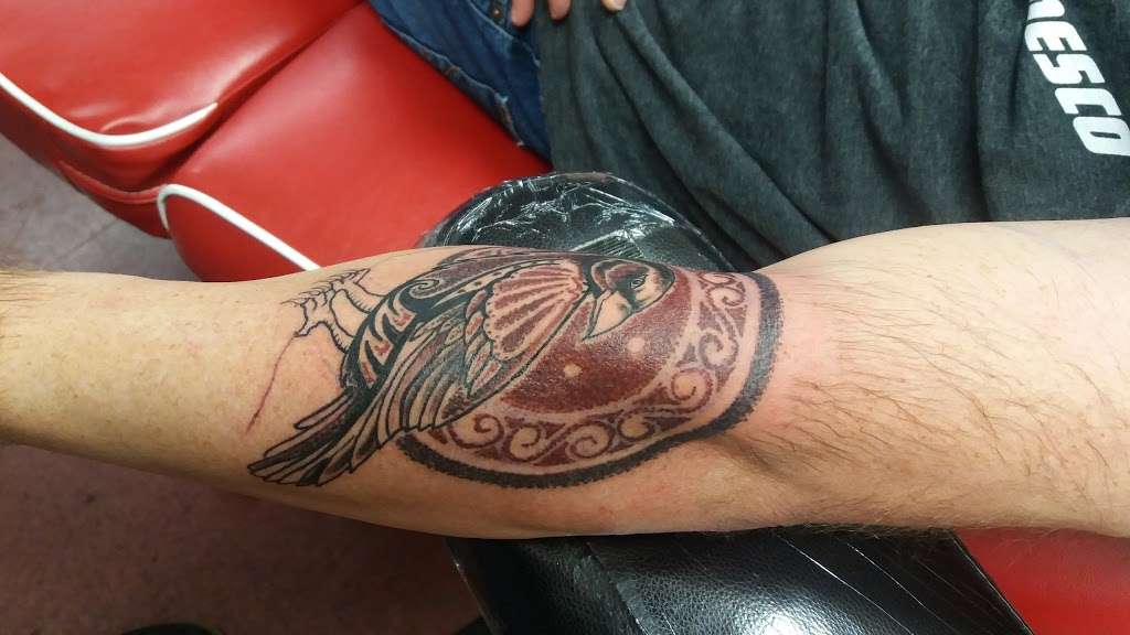 Tehachapi Tattoo & Body Piercing | 20725 South St, Tehachapi, CA 93561, USA | Phone: (661) 557-2957