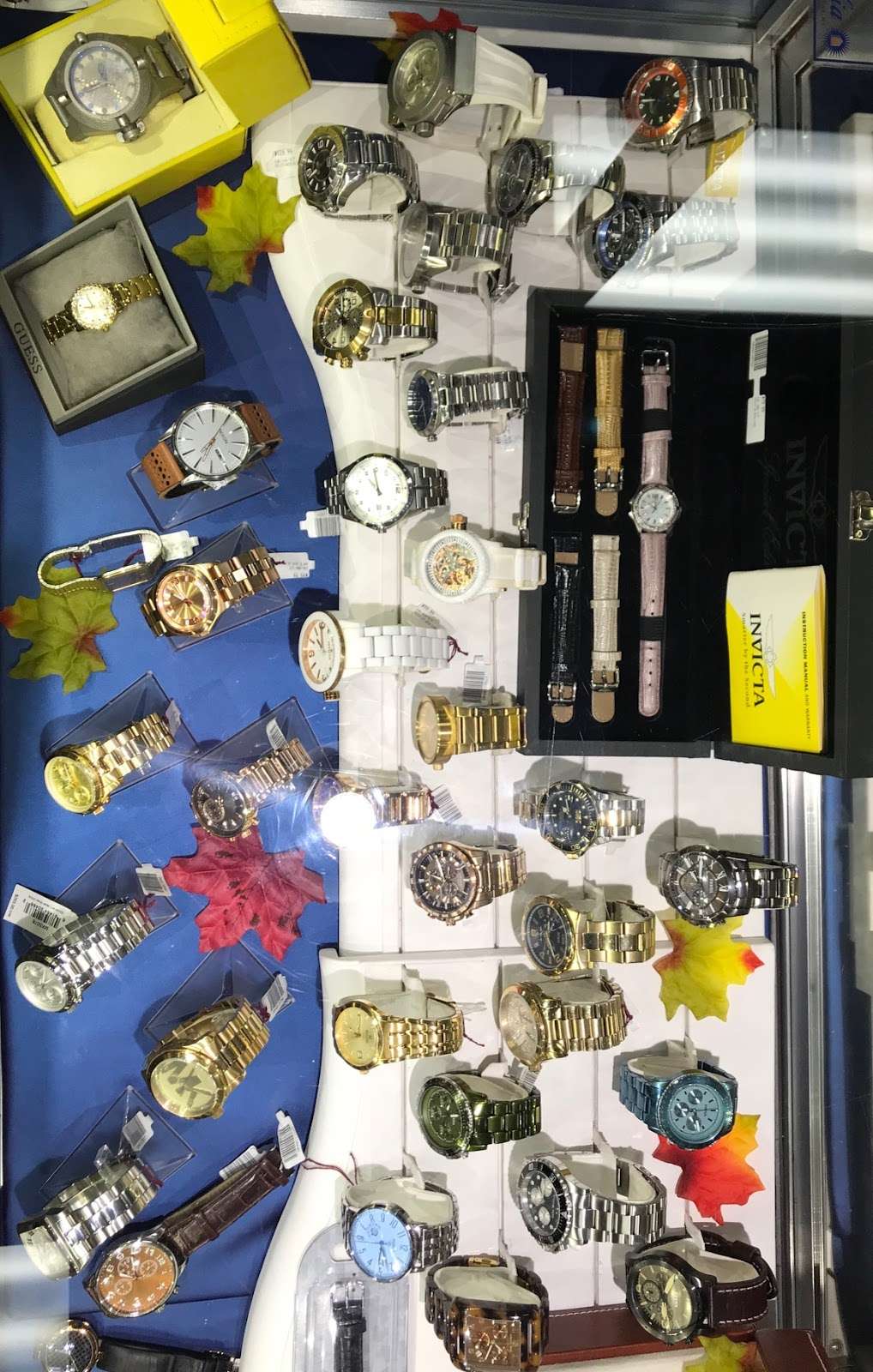 La Familia Pawn and Jewelry | 2368 W Oak Ridge Rd, Orlando, FL 32809, USA | Phone: (407) 855-0464