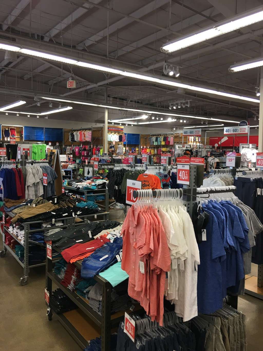 Old Navy Outlet | 2796 Tanger Way, Barstow, CA 92311, USA | Phone: (760) 253-7673