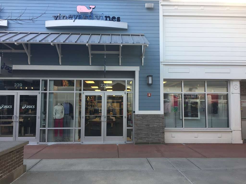 vineyard vines Outlet | 80 Premium Outlets Blvd #235, Merrimack, NH 03054, USA | Phone: (603) 424-7859