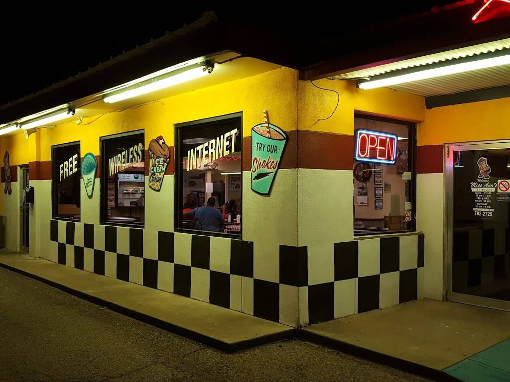 Miss Anns Classic Diner | 3218 34th St, Lubbock, TX 79410, USA | Phone: (806) 792-2729