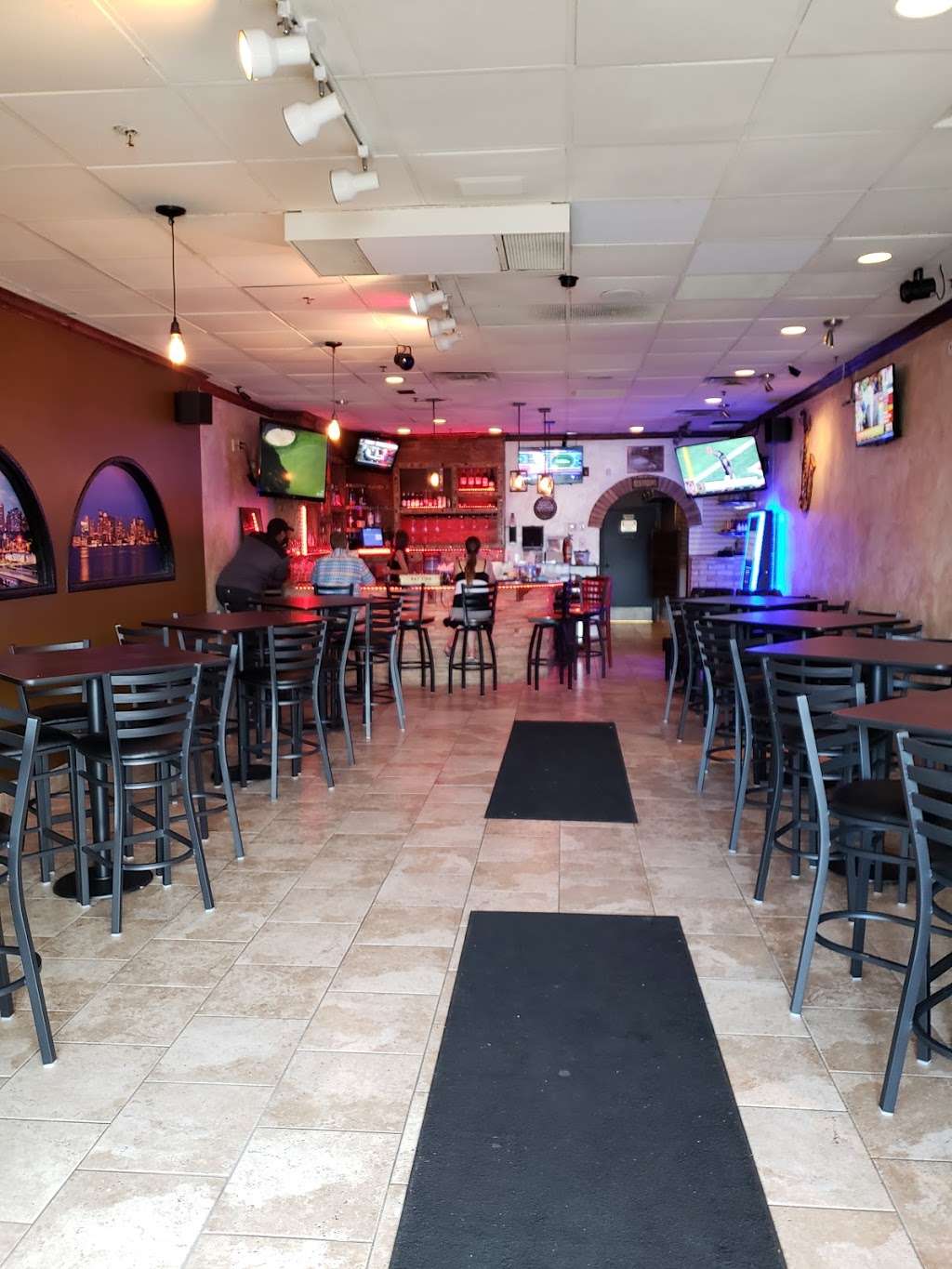 Barons Bar & Grill | 9775 E 116th St, Fishers, IN 46037 | Phone: (317) 567-0577