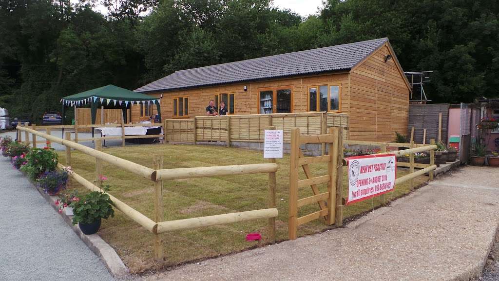 Anwell Veterinary Centre | Freer Farm Kennels and Catery, Godstone Hill, Godstone RH9 8DH, UK | Phone: 01883 744461