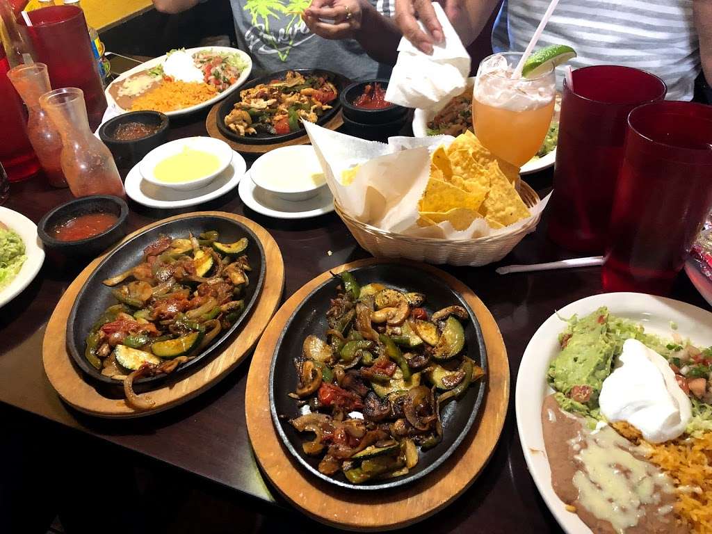 El Nopal Mexican Cuisine | 3330 W Jonathan Moore Pike, Columbus, IN 47201, USA | Phone: (812) 314-8991