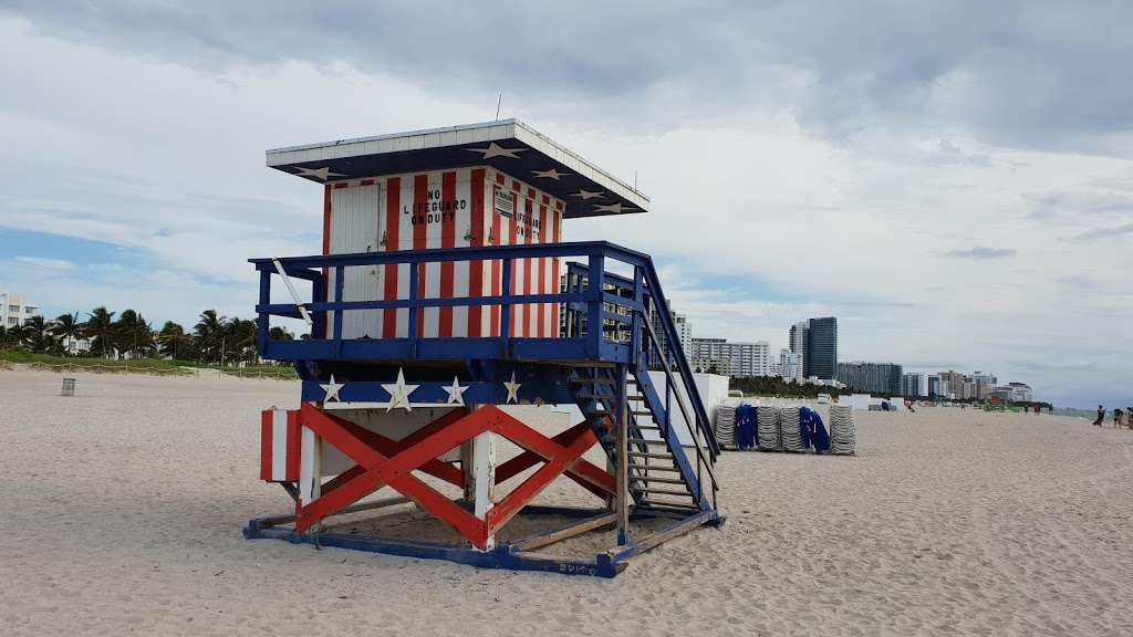 US flag Lifeguard tower | Miami Beach, FL 33139, USA