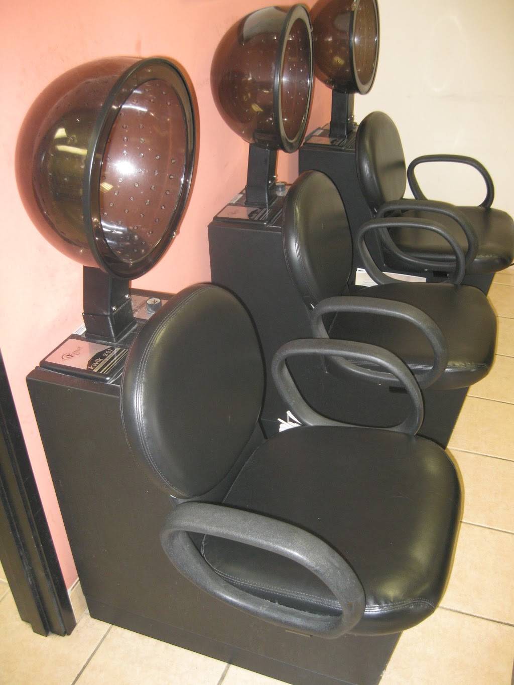 Crews & Hairdos Hair Salons | 1030 Norwood Park Blvd #310, Austin, TX 78753, USA | Phone: (512) 953-1460