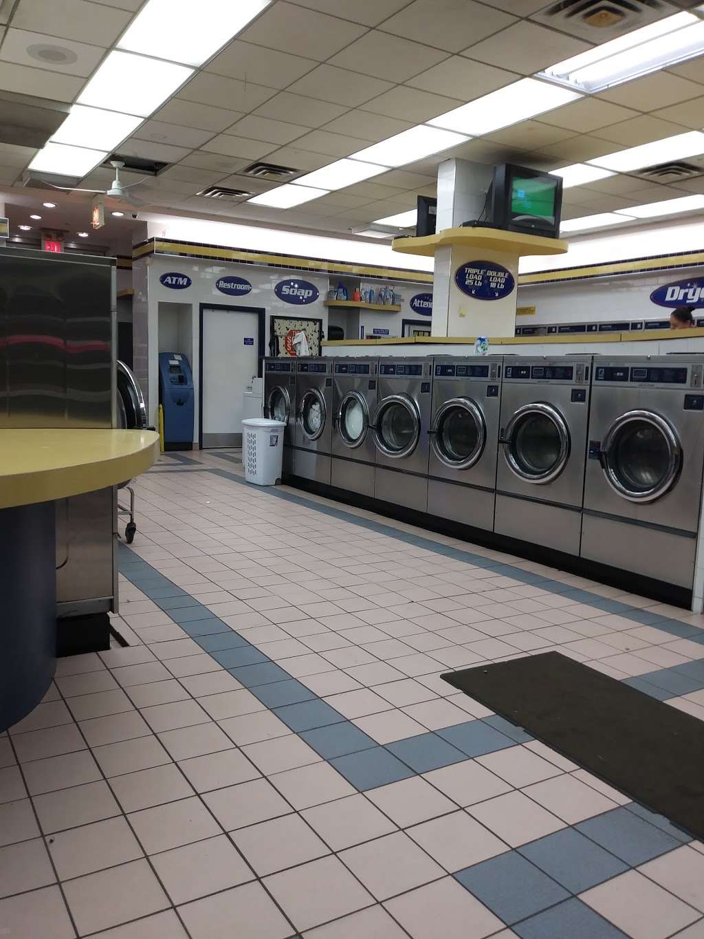 Laundry World Co | 6947 Cermak Rd, Berwyn, IL 60402, USA | Phone: (708) 749-1986