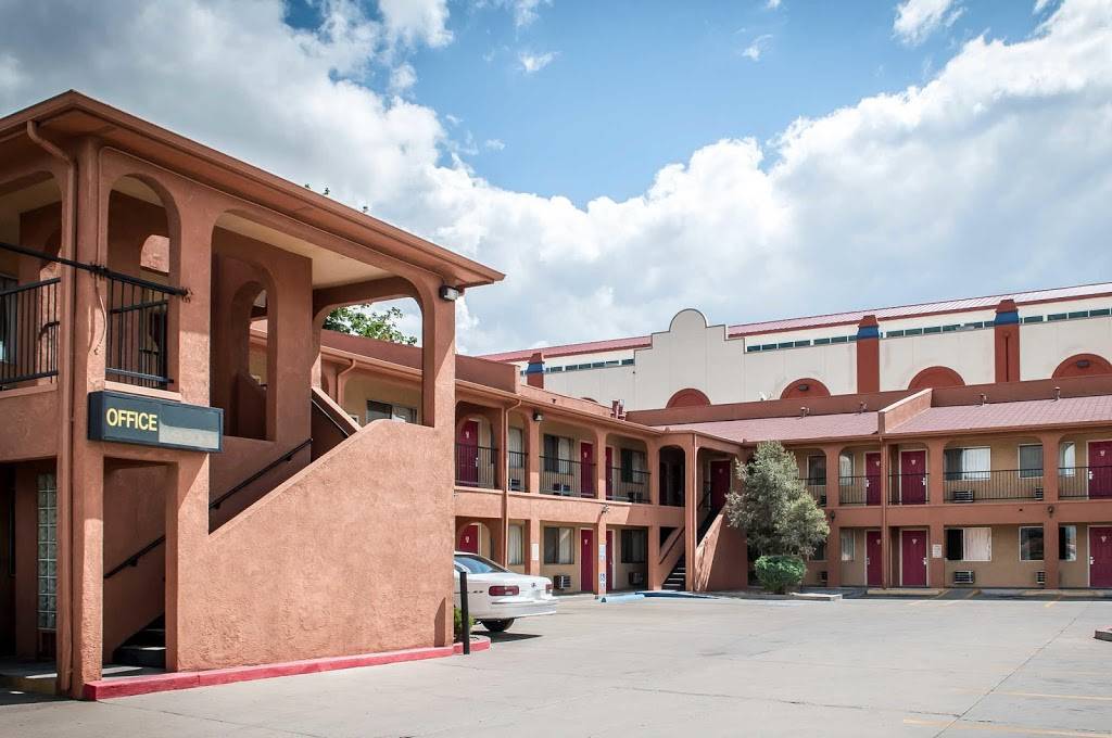 Econo Lodge Midtown | 2412 Carlisle Blvd NE, Albuquerque, NM 87110, USA | Phone: (505) 880-0080