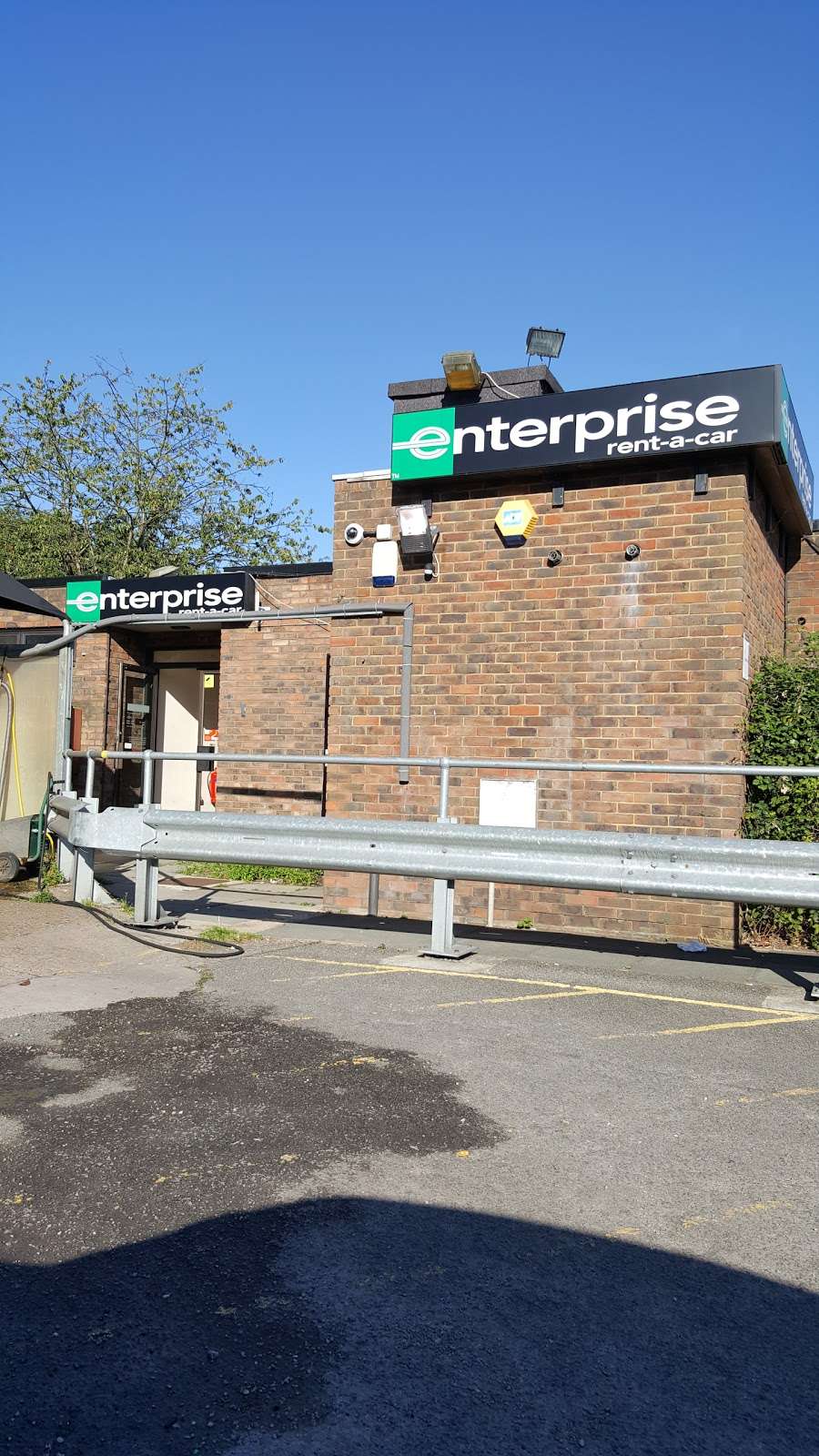 Enterprise Rent-A-Car - Redhill | WOLLGROVE HOUSE, Hooley Ln, Redhill RH1 6DG, UK | Phone: 01737 780800