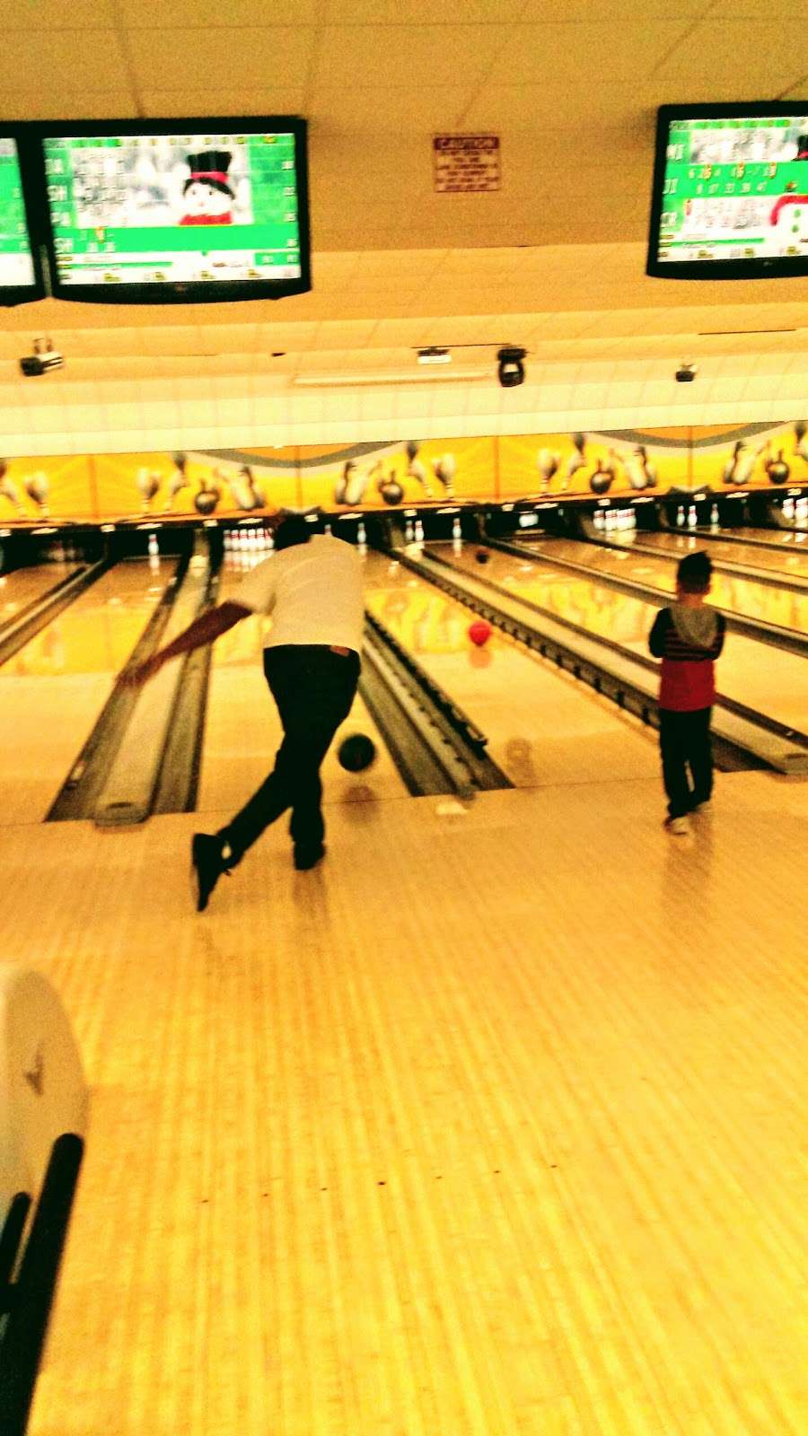 Classic Bowl | 8530 Waukegan Rd, Morton Grove, IL 60053, USA | Phone: (847) 965-5300