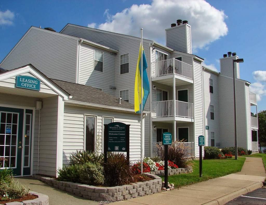 Waters Edge Apartments | 390 S Military Hwy, Norfolk, VA 23502, USA | Phone: (757) 466-1250