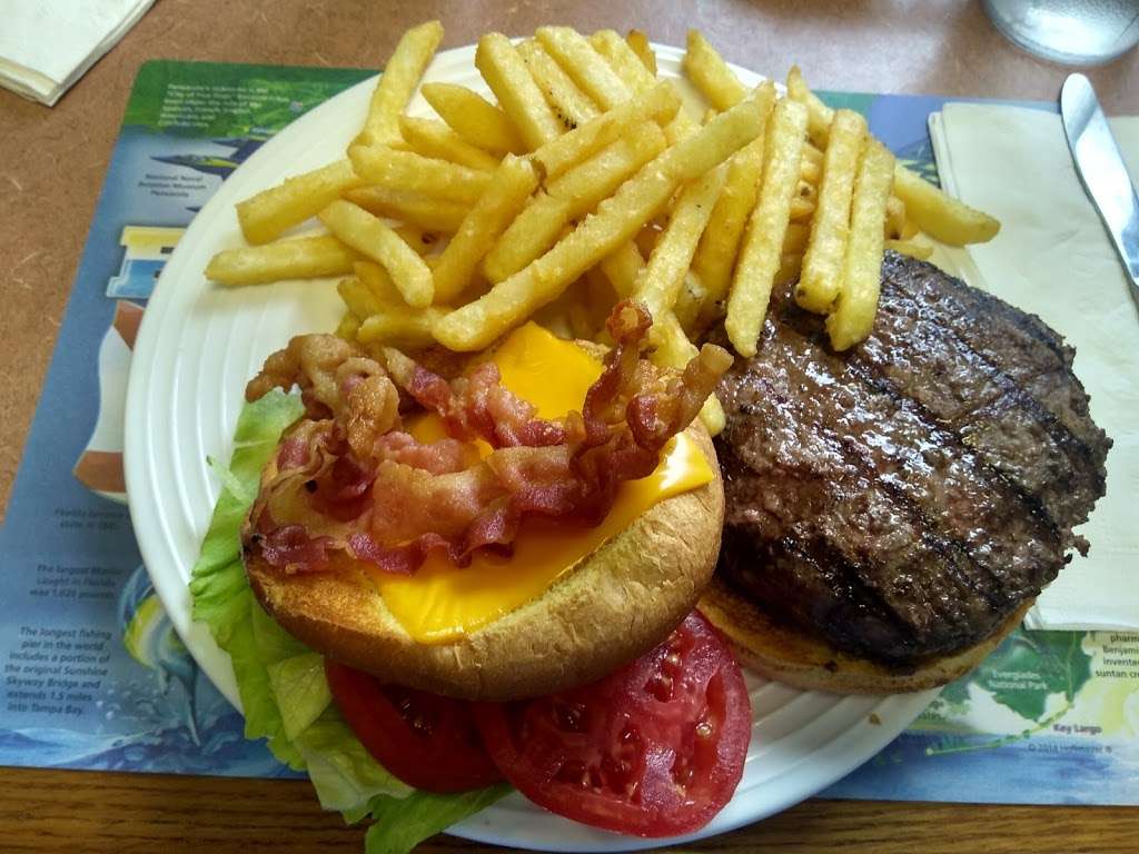 Causeway Diner | 3712 N Courtenay Pkwy #102, Merritt Island, FL 32953, USA | Phone: (321) 454-9898