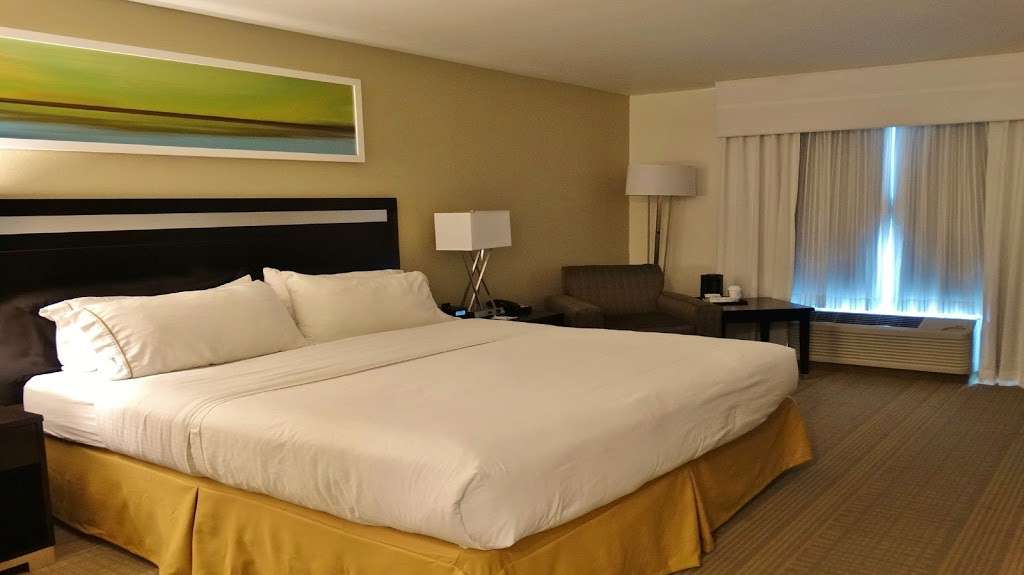 Holiday Inn Express & Suites Montgomery | 2105 NY-208, Montgomery, NY 12549 | Phone: (845) 457-7373