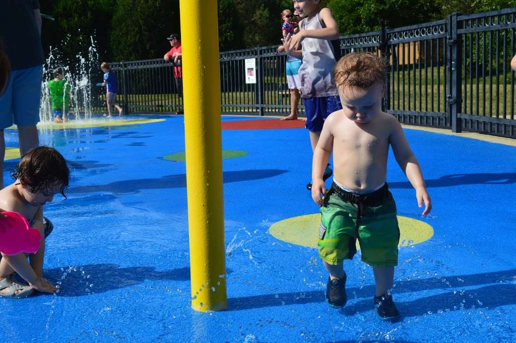 Moore Park Spray Ground | 877 Geneva Dr, Geneva, IL 60134, USA | Phone: (630) 232-4542