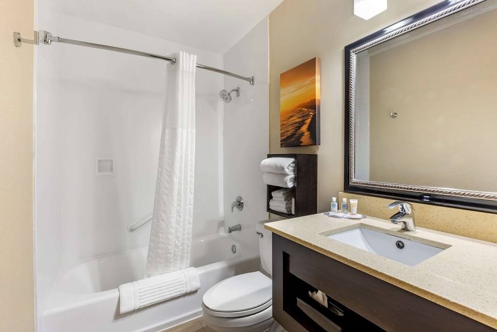 Comfort Inn San Diego Old Town | 2380 Moore St, San Diego, CA 92110 | Phone: (619) 291-9100