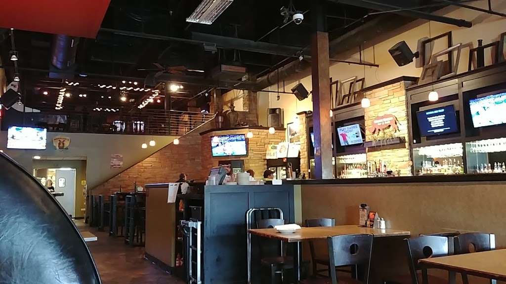 White Rhino Bar & Grill | 101 East Joliet Street, Dyer, IN 46311, USA | Phone: (219) 864-9200