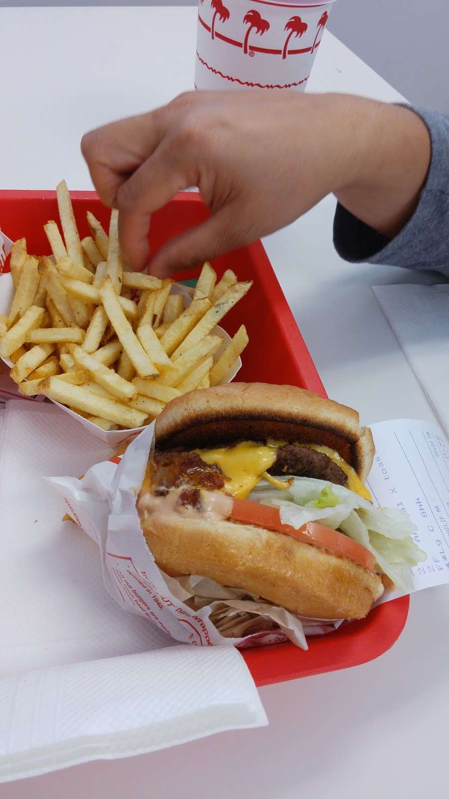 In-N-Out Burger | 260 Washington St, Daly City, CA 94015, USA | Phone: (800) 786-1000