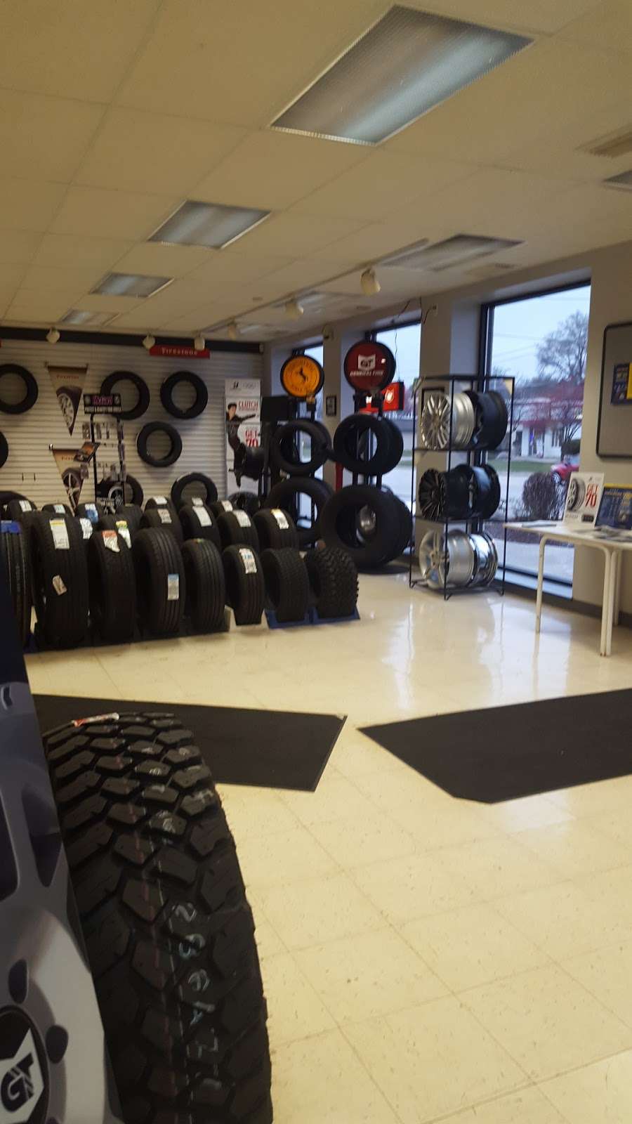 Lois Tire Shop | 916 Milwaukee Ave, Burlington, WI 53105, USA | Phone: (262) 763-6288