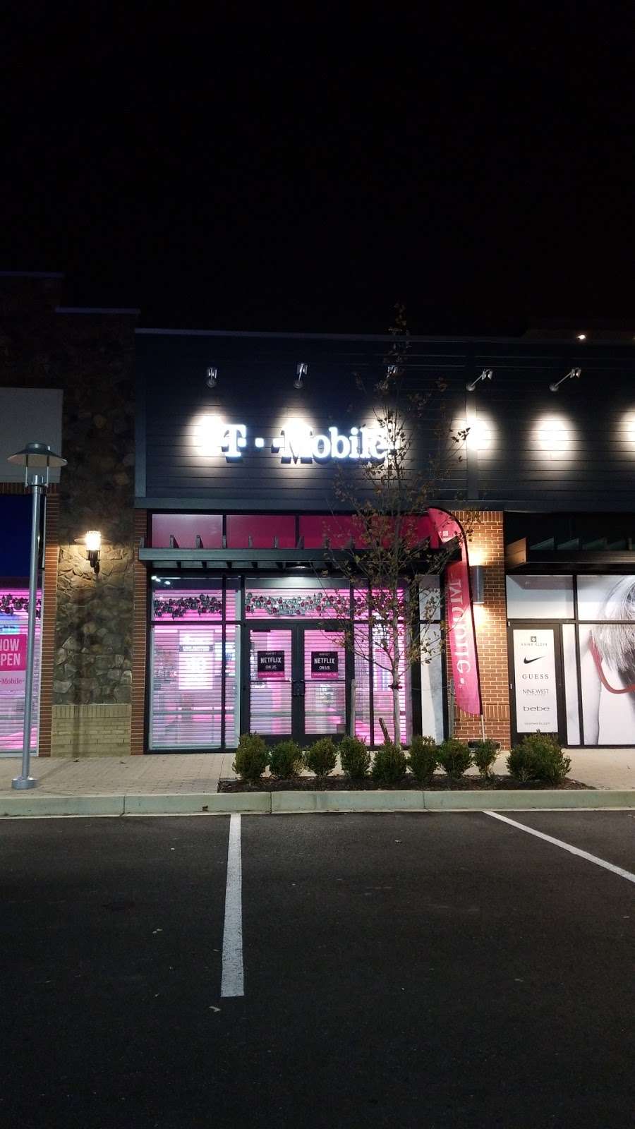 T-Mobile | 2460 Market St NE, Washington, DC 20018 | Phone: (202) 470-3699