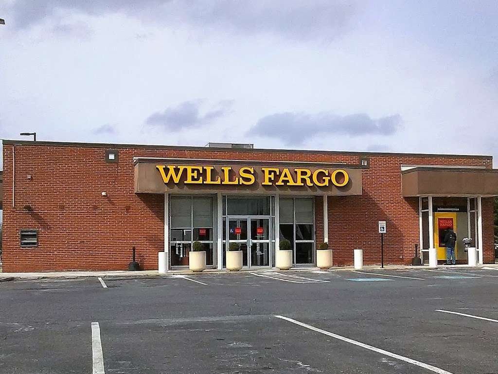 Wells Fargo Bank | 2450 Glasgow Ave, Newark, DE 19702, USA | Phone: (302) 832-6100