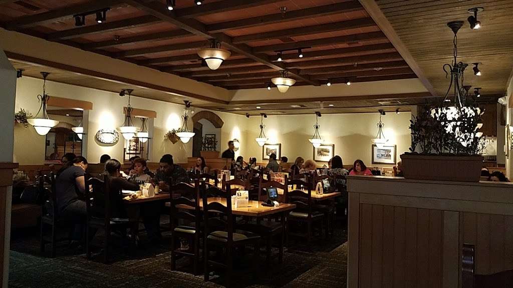 Olive Garden Italian Restaurant | 510 Woodbridge Center Dr, Woodbridge Township, NJ 07095, USA | Phone: (732) 726-3191