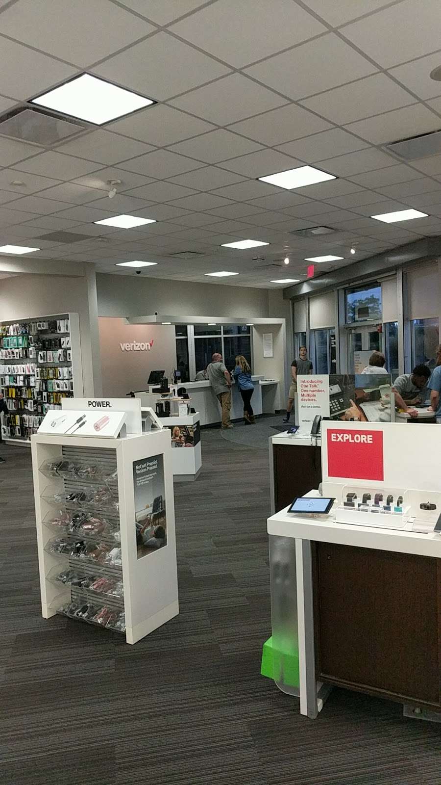 Verizon | 3501 Diamond Dr, McHenry, IL 60050 | Phone: (815) 344-2177