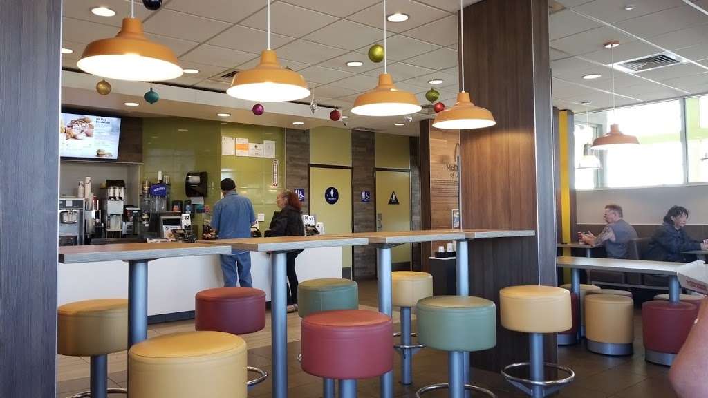 McDonalds | 2300 Harbor Blvd, Costa Mesa, CA 92626, USA | Phone: (949) 642-7561