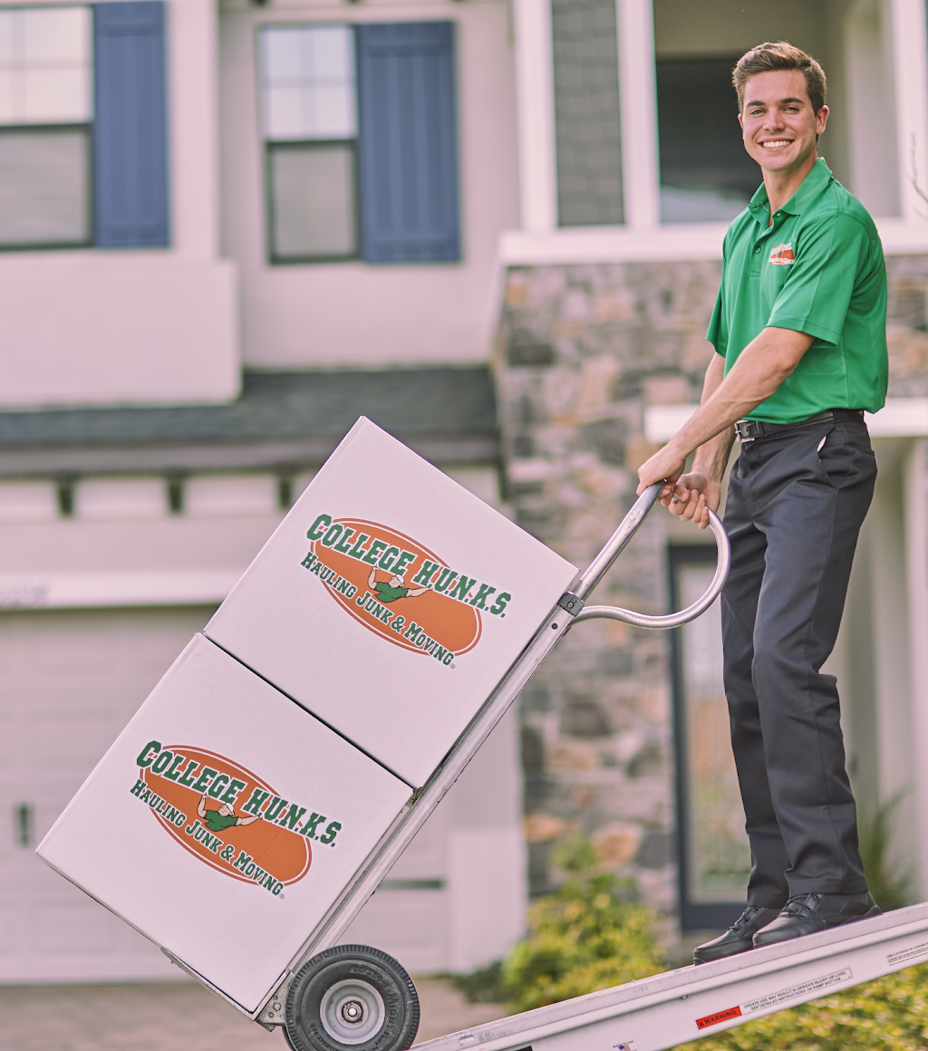College Hunks Hauling Junk and Moving | 195 Bridgepoint Dr, South St Paul, MN 55075, USA | Phone: (612) 400-9091