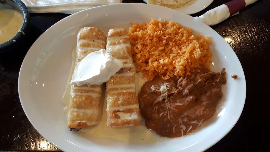 El Salto Restaurant | 5031 E Lincoln Hwy, Merrillville, IN 46410, USA | Phone: (219) 940-9955