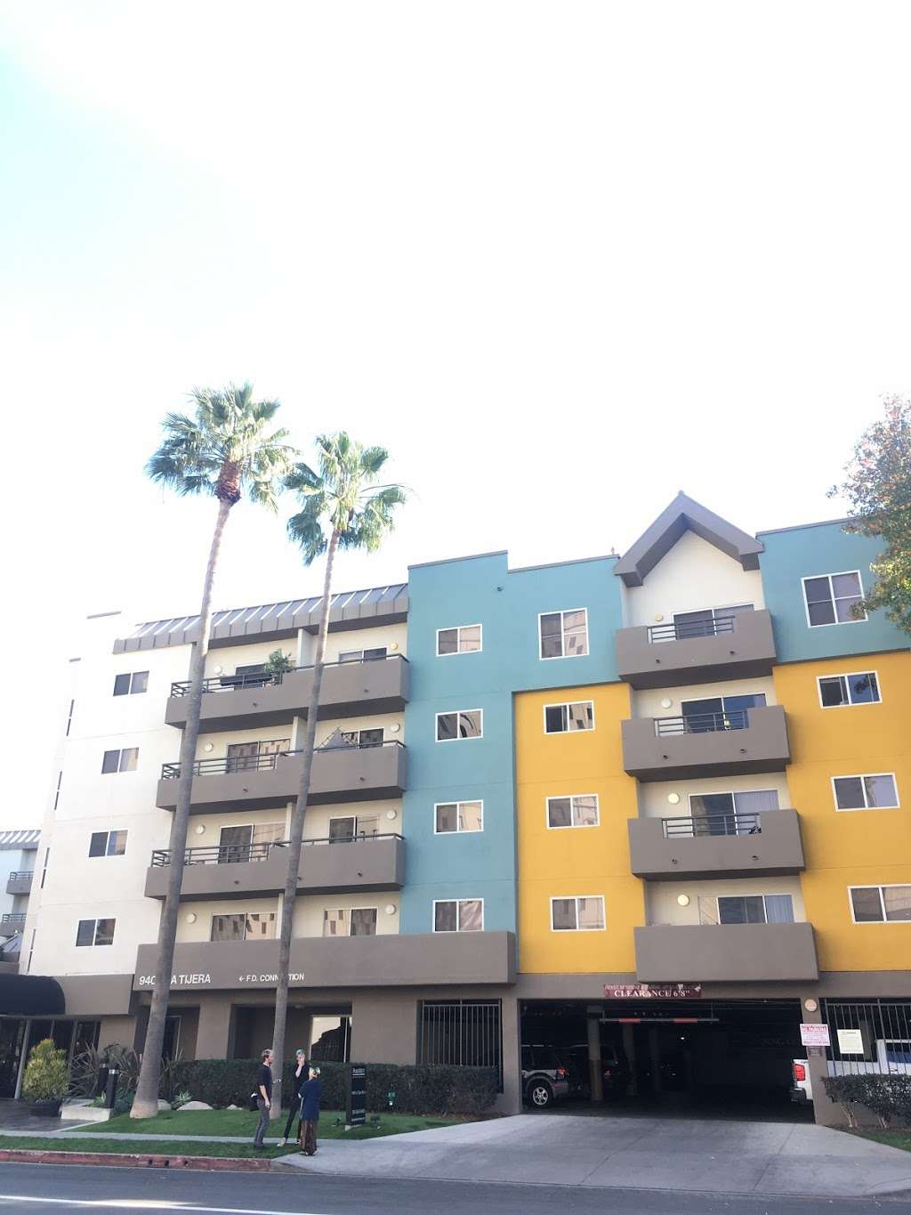 Park West Apartments | 9400 La Tijera Blvd, Los Angeles, CA 90045, USA | Phone: (310) 568-9400