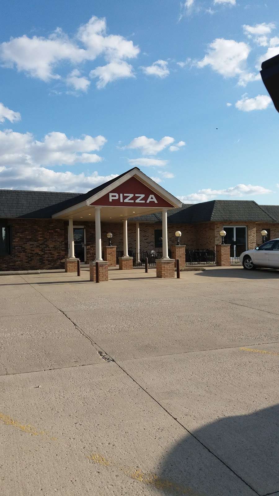 Pizzas By Marchelloni | 405 E Locust St, Fairbury, IL 61739, USA | Phone: (815) 692-4602