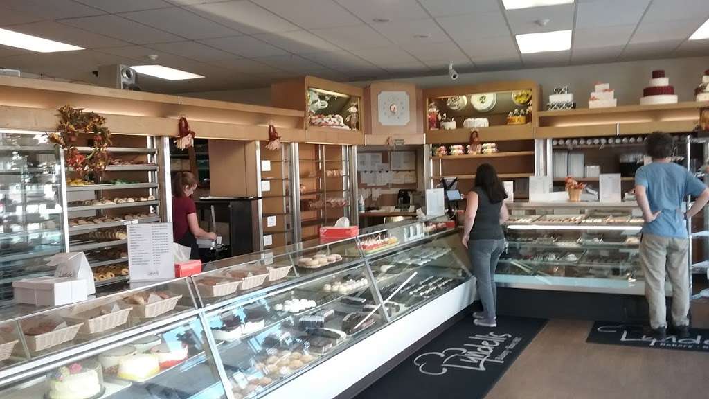 Lyndells Bakery | 720 Broadway, Somerville, MA 02144 | Phone: (617) 625-1793