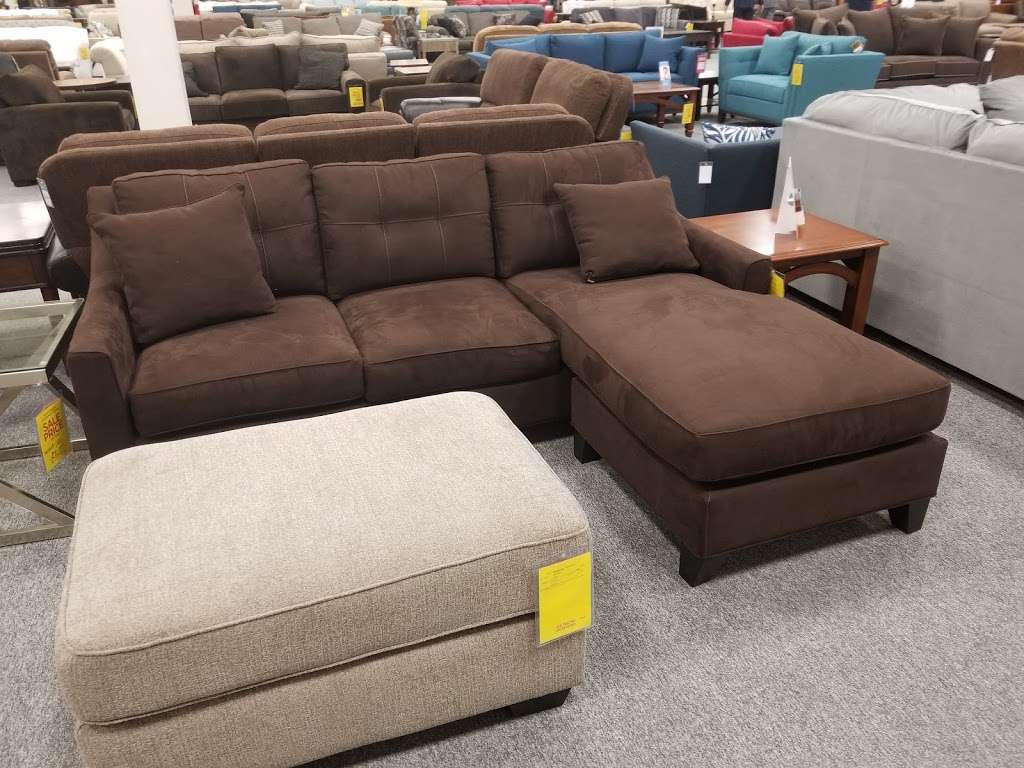 Raymour & Flanigan Furniture and Mattress Clearance Center | 1300 MacDade Boulevard, Woodlyn, PA 19094 | Phone: (610) 521-5421