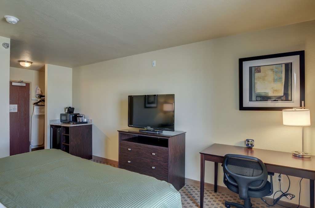 Cobblestone Inn & Suites - Kersey | 309 Hill St, Kersey, CO 80644, USA | Phone: (970) 351-9411