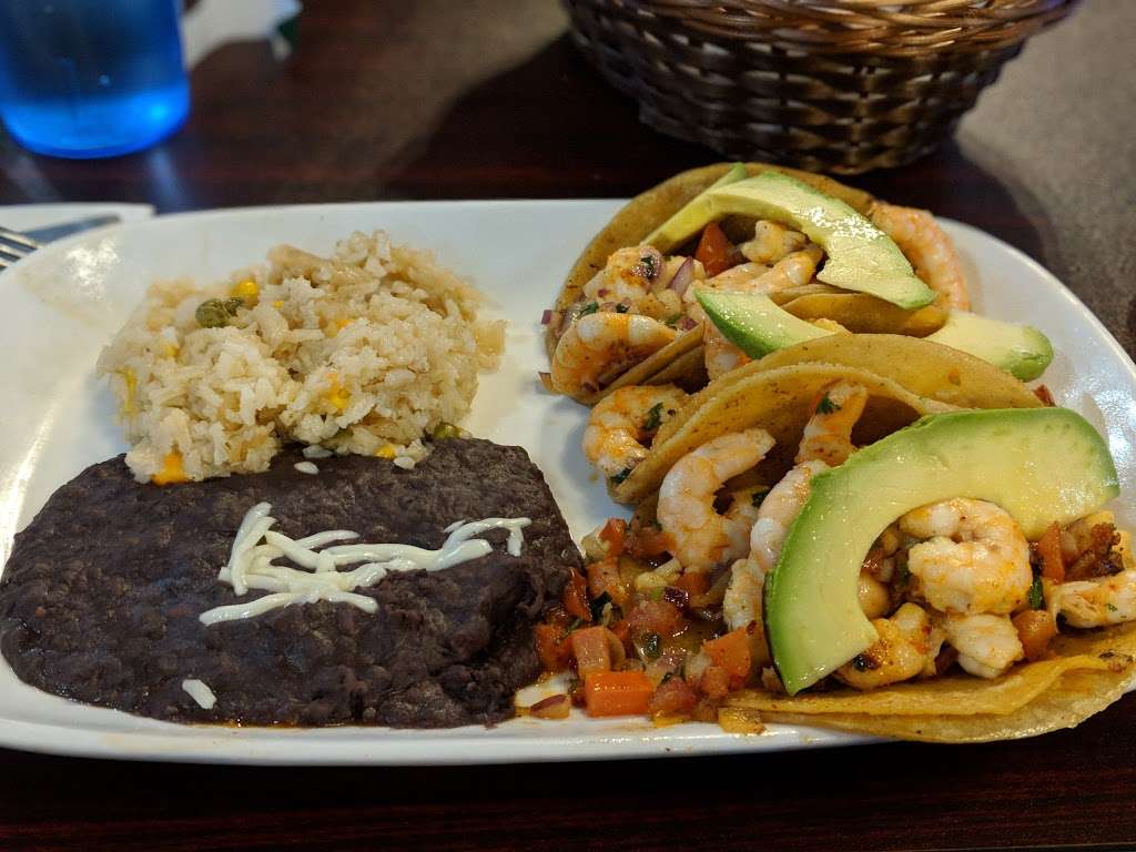 Mariscos El Charco | 302 S McLean Blvd G, Elgin, IL 60123 | Phone: (224) 281-4549