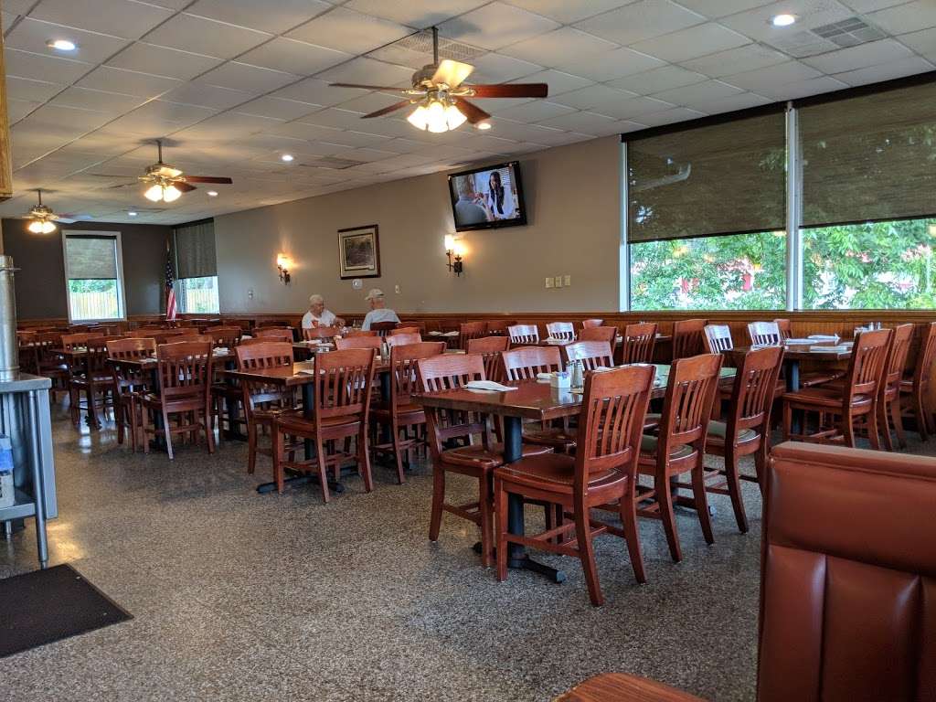 Wagon Wheel Restaurant | 5724 Lancaster Hwy, Fort Lawn, SC 29714 | Phone: (803) 872-4654