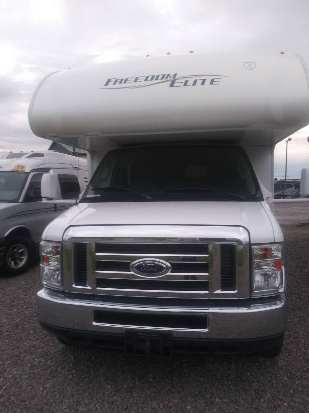 Louisville RV Center, Inc. | 2101 Outer Loop, Louisville, KY 40219, USA | Phone: (502) 966-0911