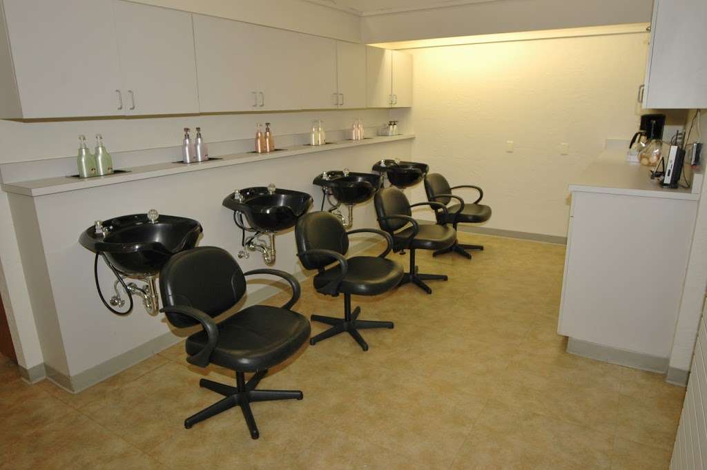 The Salon | 3040 Woodside Rd, Woodside, CA 94062, USA | Phone: (650) 851-7103