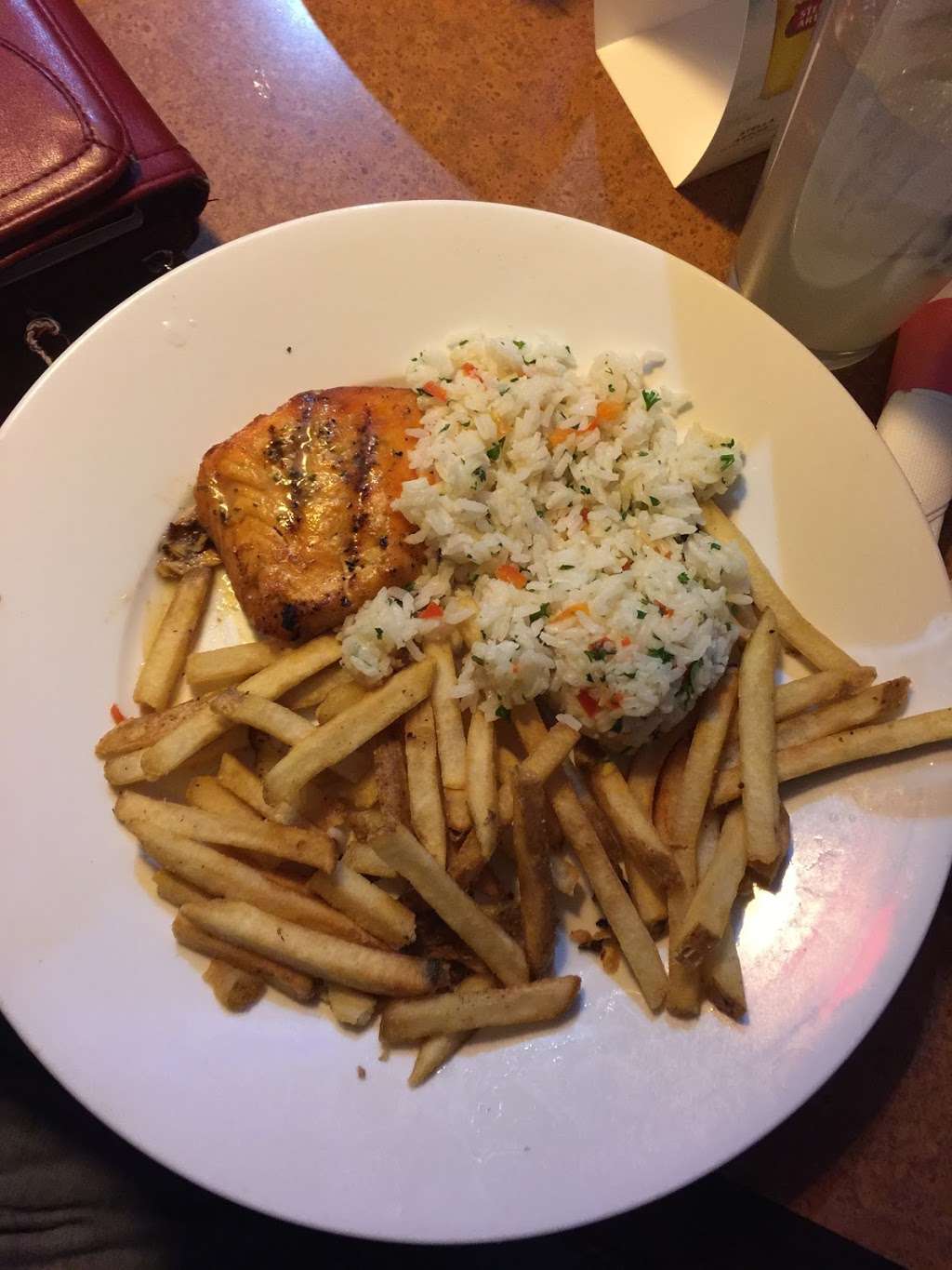 TGI Fridays | 750 Providence Hwy, Dedham, MA 02026, USA | Phone: (781) 251-0650