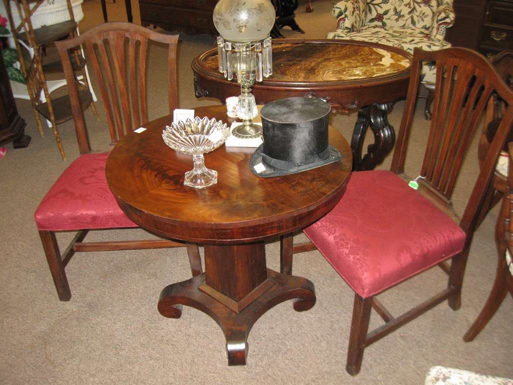 David Rose Antiques | 36 W Main St, Upton, MA 01568, USA | Phone: (508) 529-3838