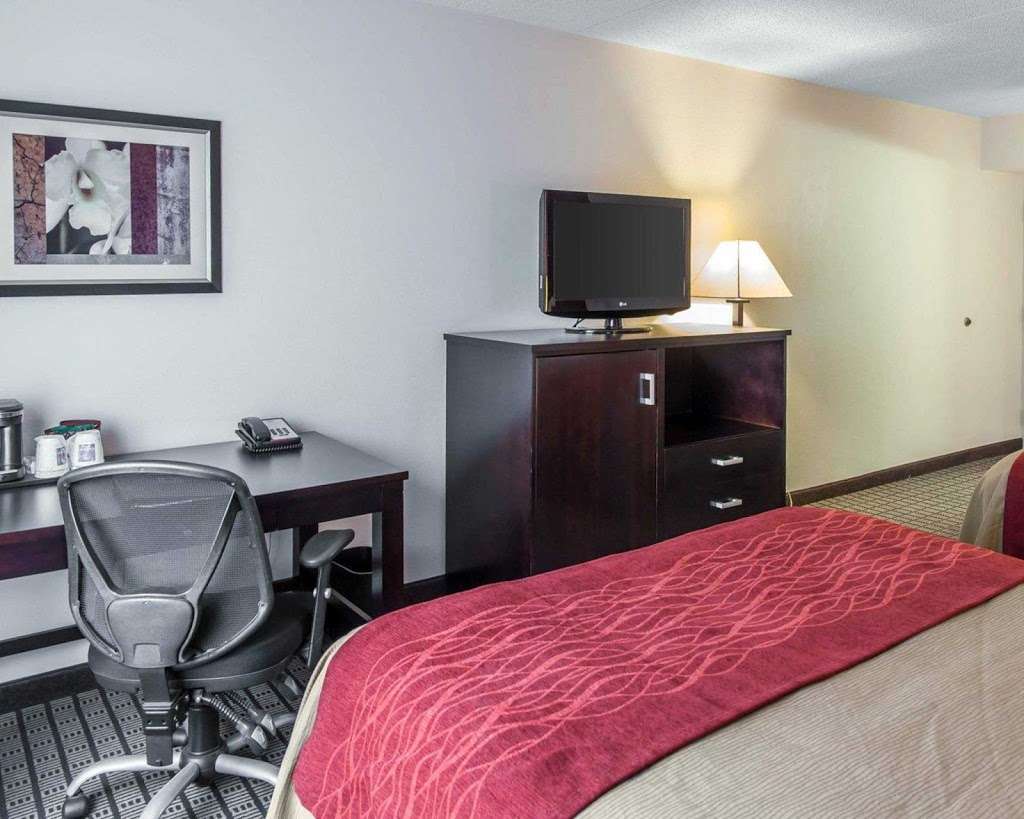 Comfort Inn & Suites BWI Airport | 6921 Baltimore Annapolis Blvd, Baltimore, MD 21225, USA | Phone: (410) 789-9100