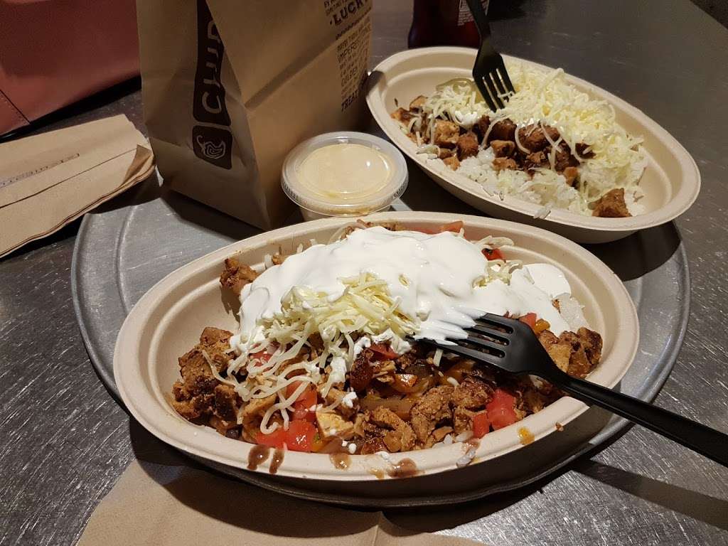 Chipotle Mexican Grill | 2341 Old Willow Rd, Glenview, IL 60025 | Phone: (847) 724-8580