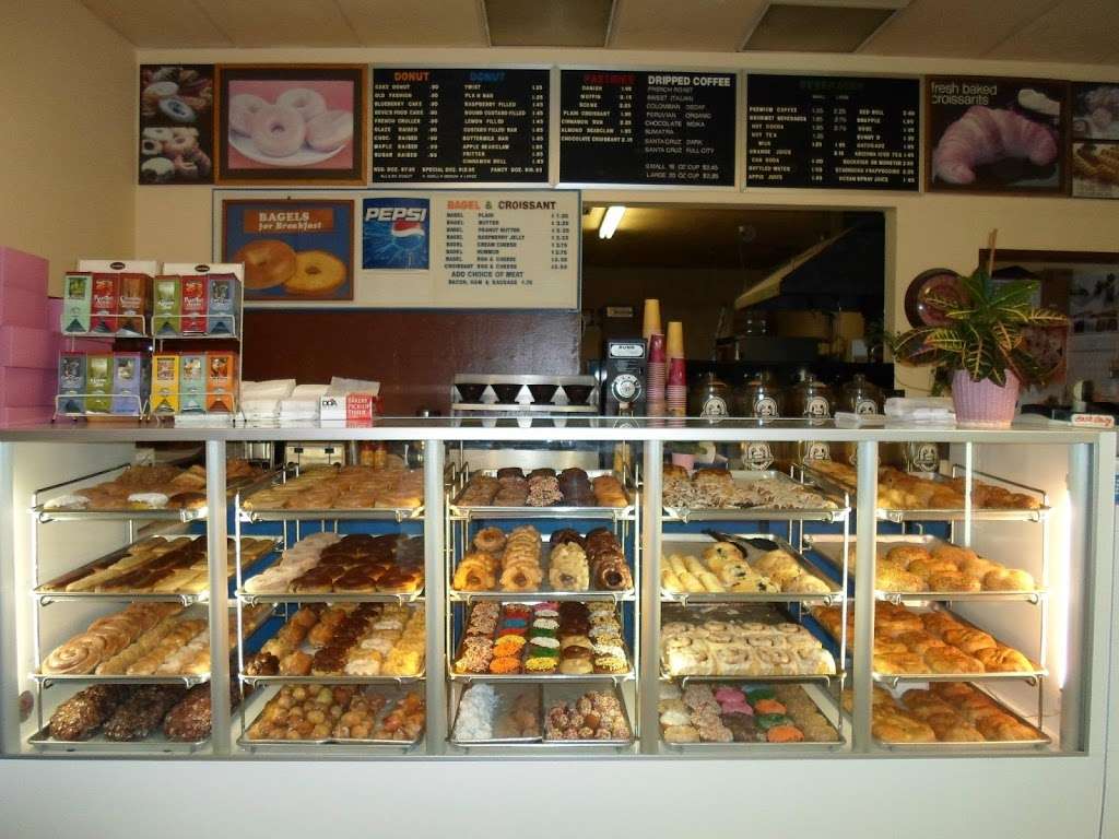 Felton Donuts & Pastries | 6259 Graham Hill Rd, Felton, CA 95018, USA | Phone: (831) 335-2121