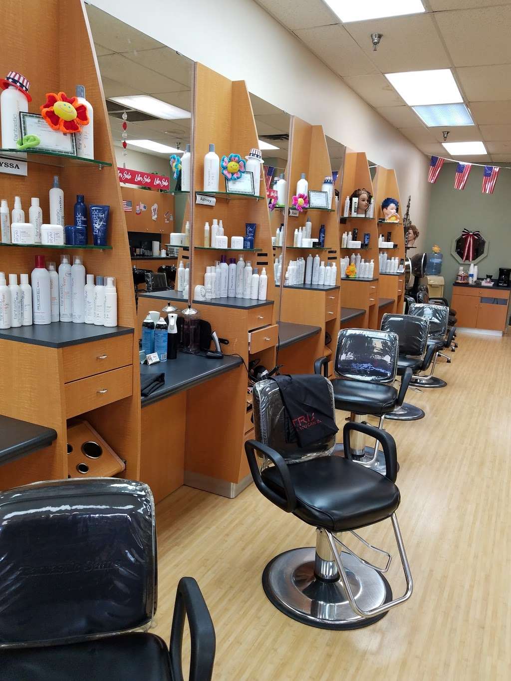 Fantastic Sams Cut & Color | 269 N Weber Rd, Bolingbrook, IL 60440, USA | Phone: (630) 759-7330