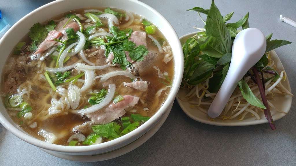 Pho Da Lat Restaurant | 475 Chelmsford St, Lowell, MA 01851, USA | Phone: (978) 453-3303