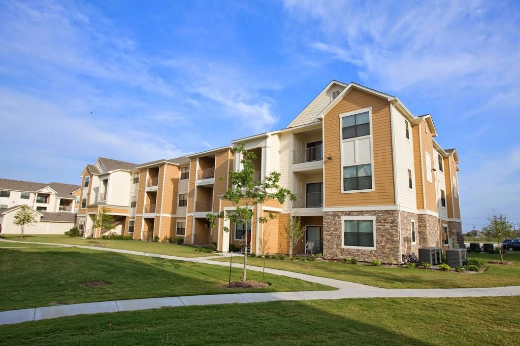 Lakeland Estates Apartments | 630 Colony Lake Estates Dr, Stafford, TX 77477, USA | Phone: (833) 452-6930